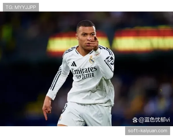 姆巴佩的战术核心地位如何影响其更衣室角色？