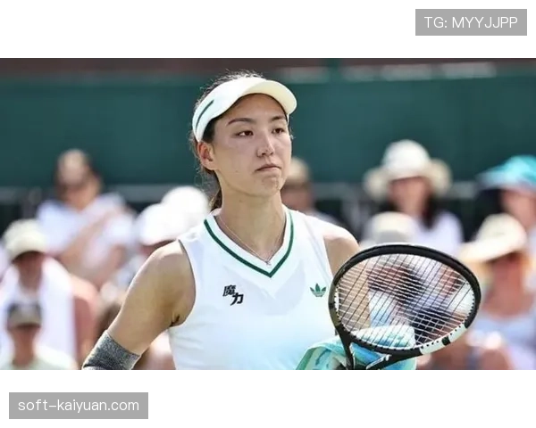 王欣瑜休息日竟然把豪宅厨房弄成了迷你健身房，这日常反差我服了